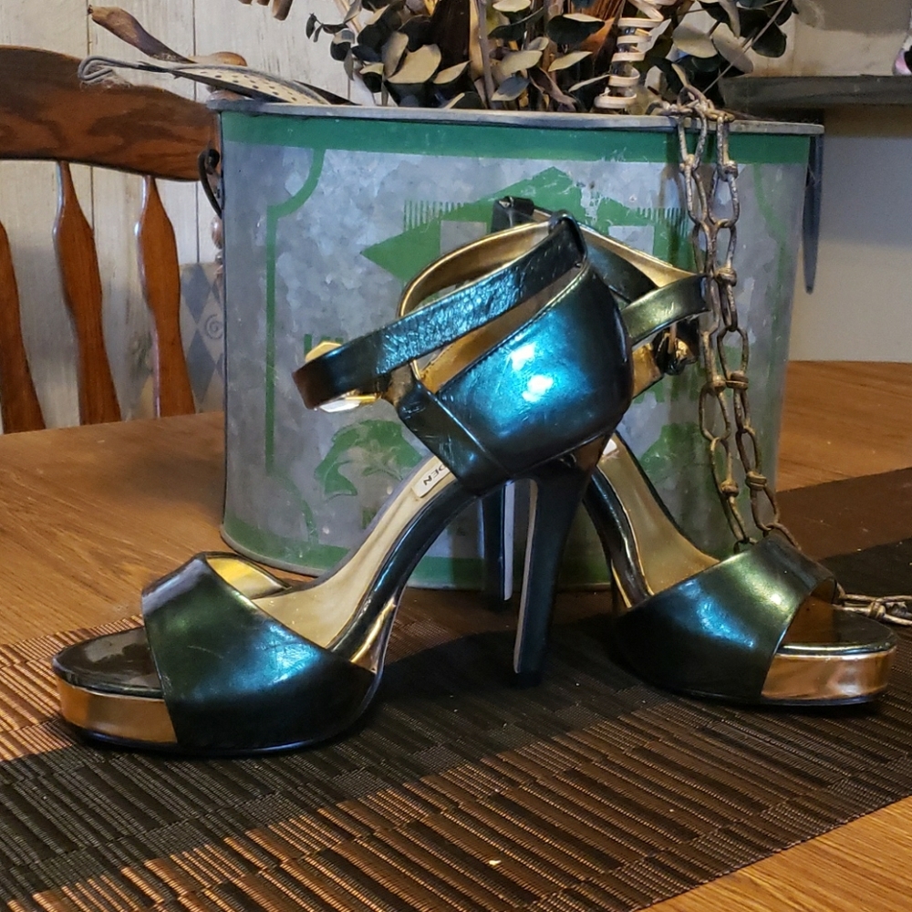 hyrogliphic heels